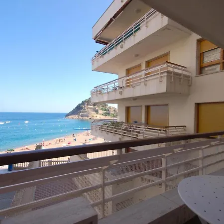 Lets Holidays Beachfront Apartamento *