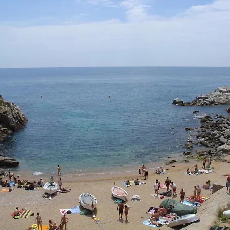 Lets Holidays Beachfront توسا ذي مار
